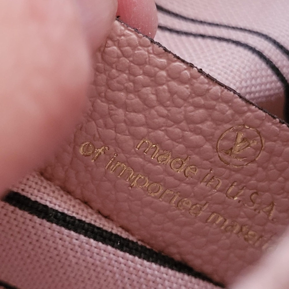 LOUIS VUITTON
Empreinte Pochette Metis Rose Poudre - Picture 12 of 16